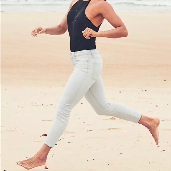 Athleta Sculptek Skinny Crop Jean - Glacier Wash - Picture 4 of 13